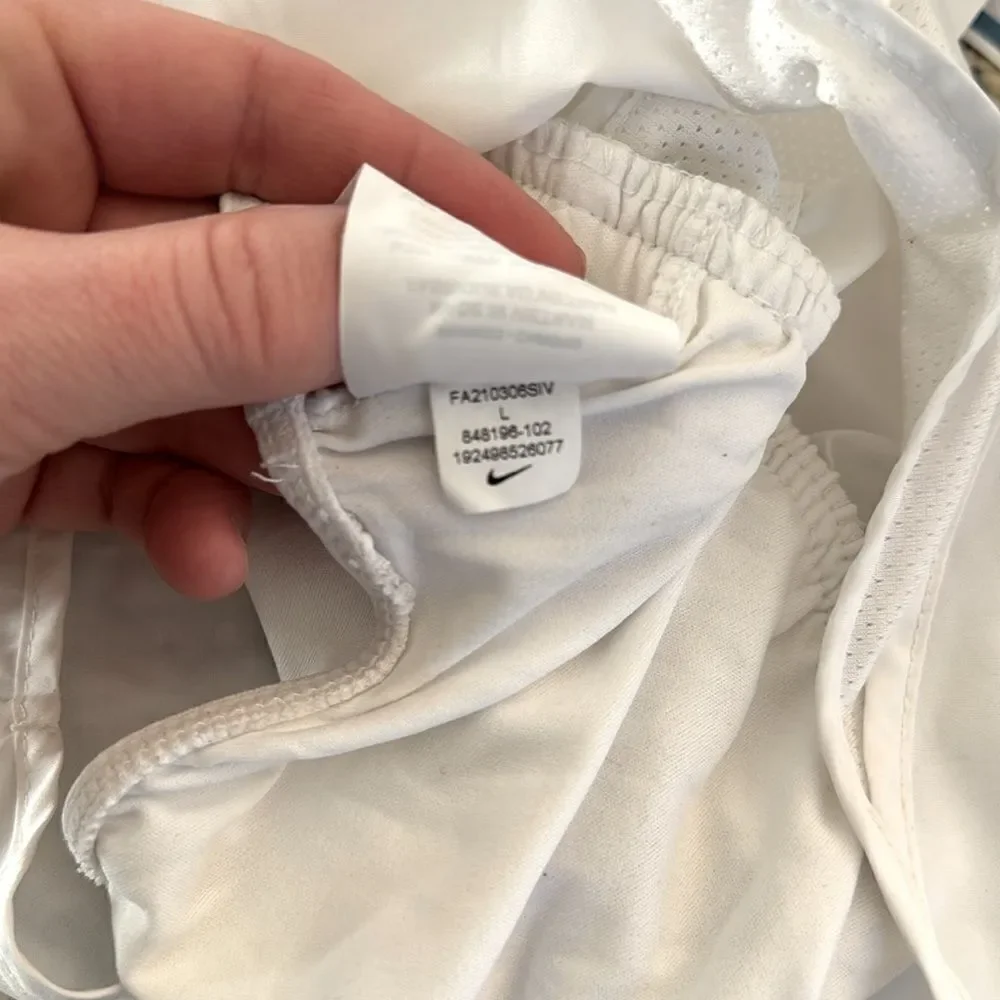 Girls Nike Gym Workout Running Shorts in white size large